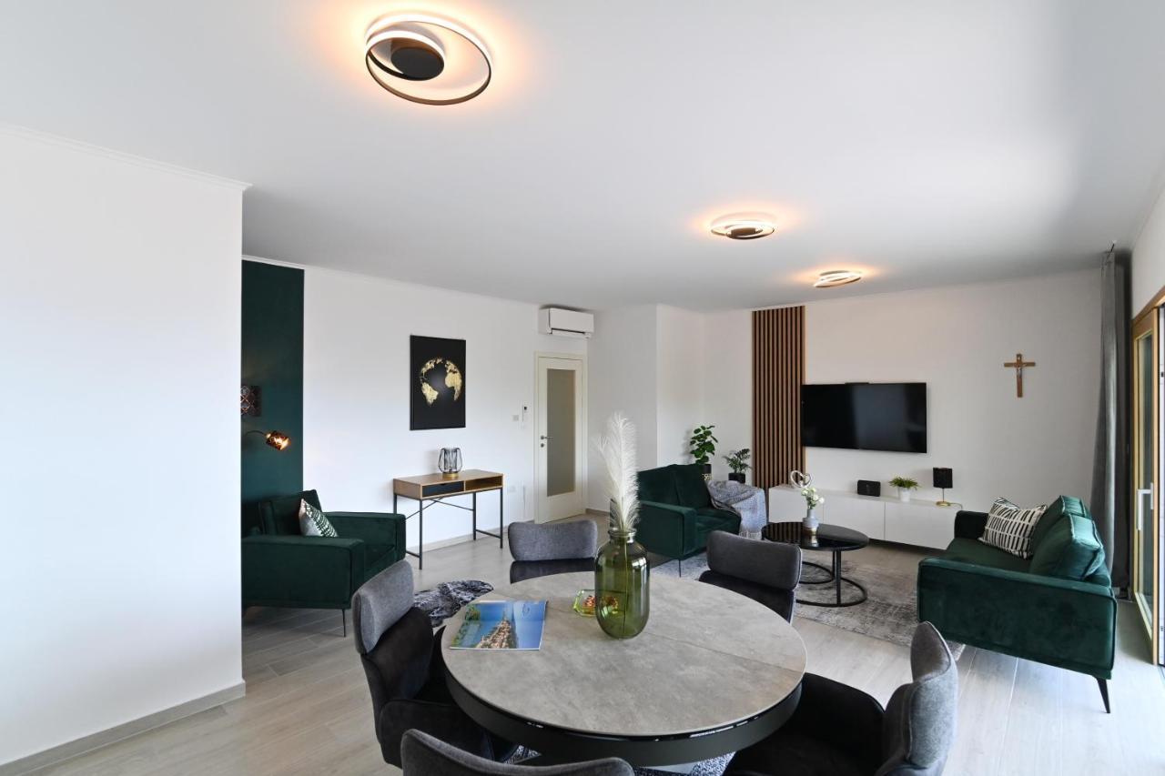 Sea View Deluxe Apartment *